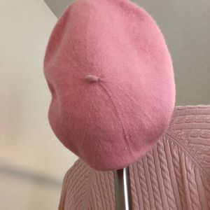 Bubble gum pink beret